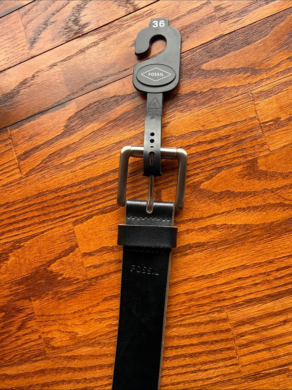 Fossil Black Leather Belt with Silver-Tone Buckle
Size 36